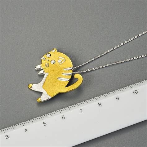 Startled Cat Amulet Pendant: A Must-Have for Cat Lovers
